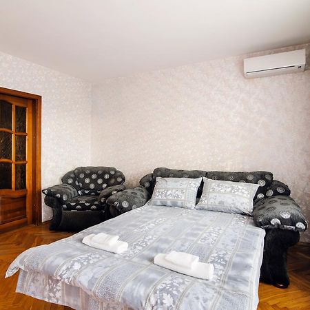 Rooms For Rent In The Mayakovskogo Минск Екстериор снимка